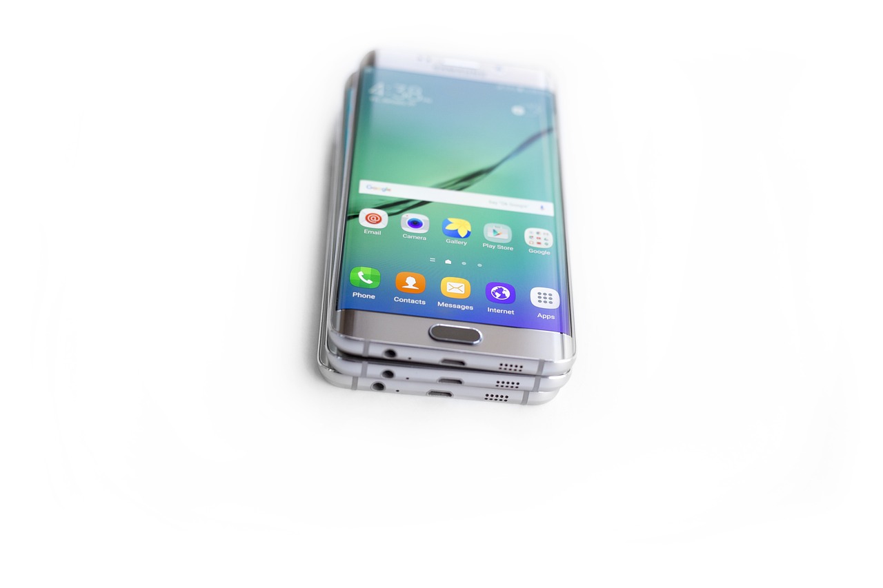三星Galaxy S7 Edge 7100白色款閃耀登場(chǎng)，最新報(bào)價(jià)一覽