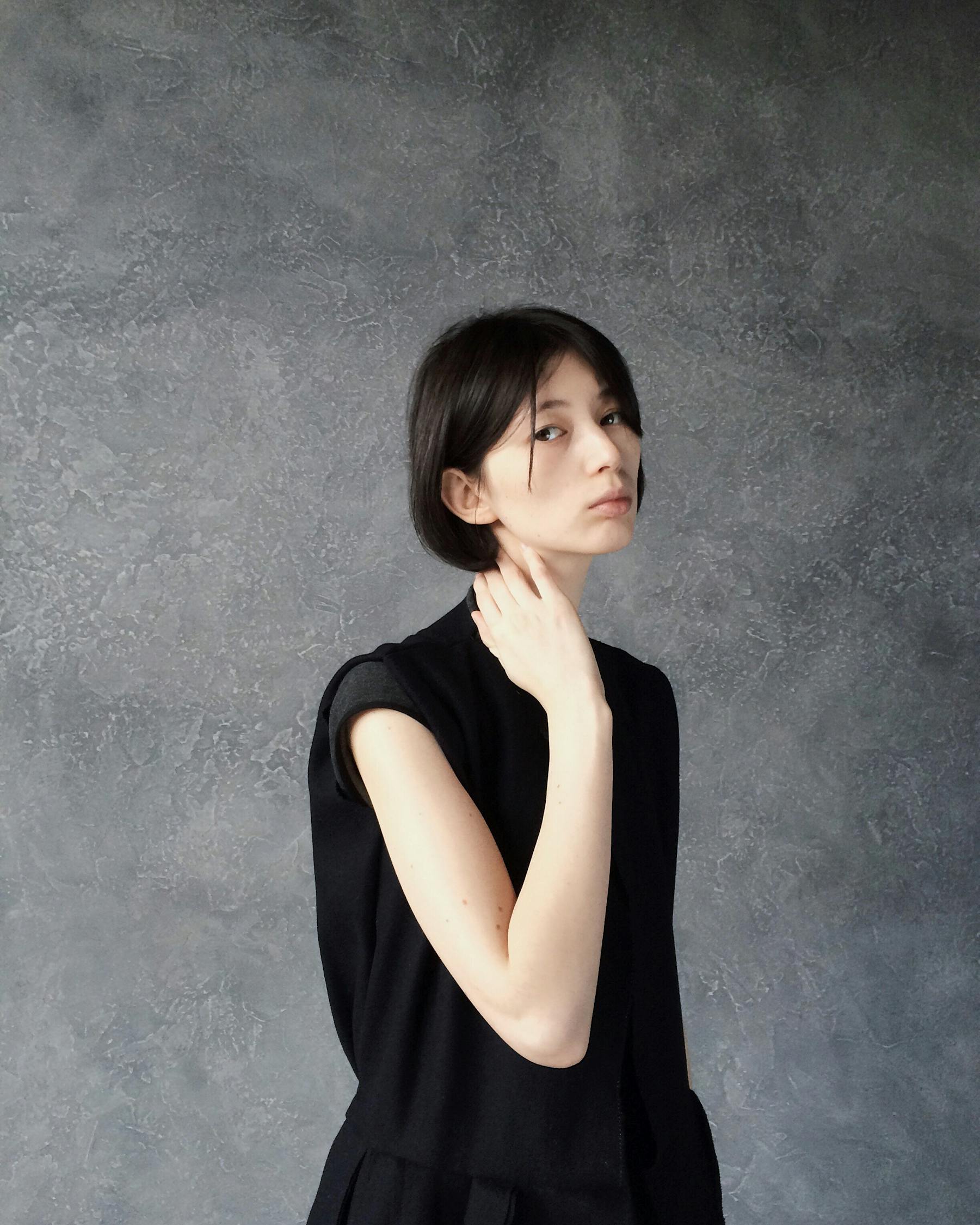 探索時尚前沿，2017年女性短發(fā)流行趨勢與發(fā)型設(shè)計